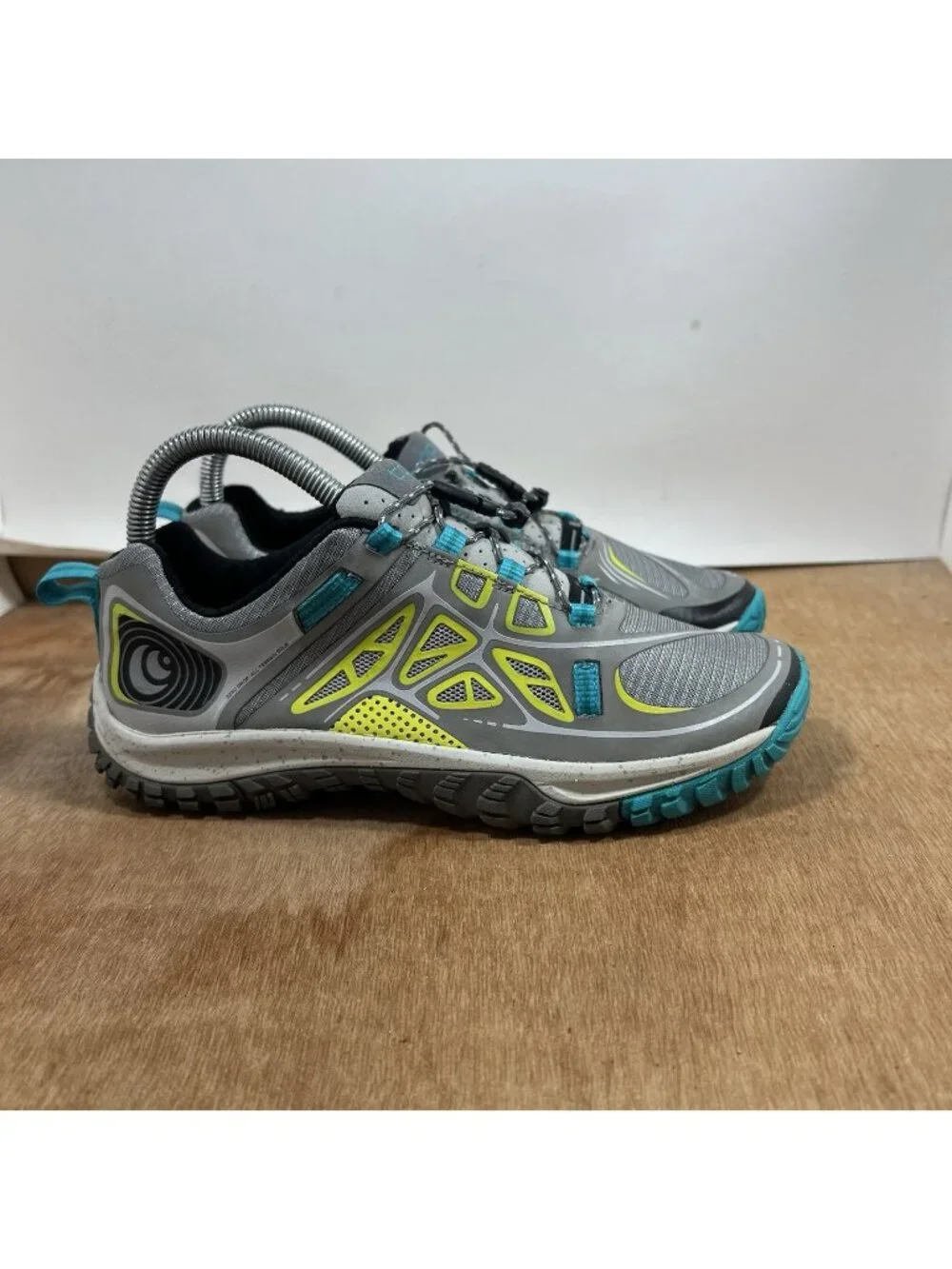 Topo Athletic Women Size 7 Running Sneakers Shoes Zero Drop All Terrain Sole
